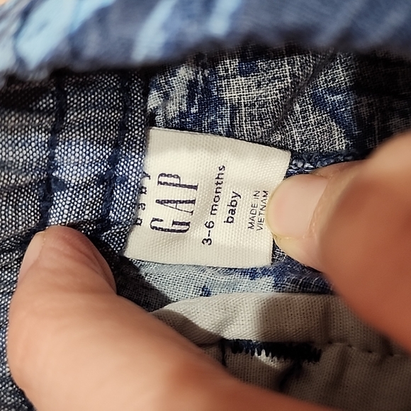 Baby boy Gap shorts - Picture 4 of 9